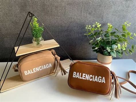 nude balenciaga bag|Balenciaga Câmera Bag